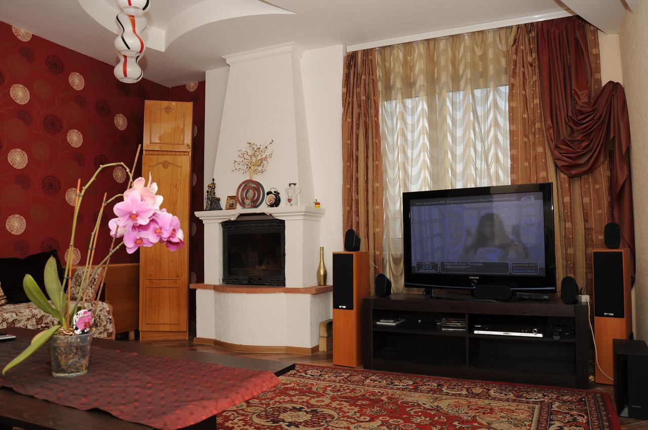 Apart Club Kosmo Appartamento Černivci Esterno foto