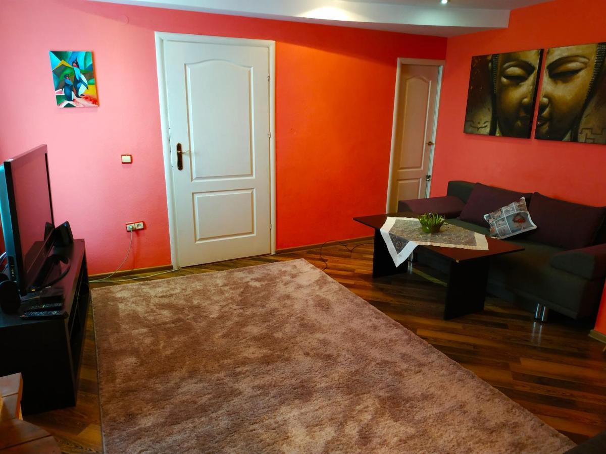 Apart Club Kosmo Appartamento Černivci Esterno foto